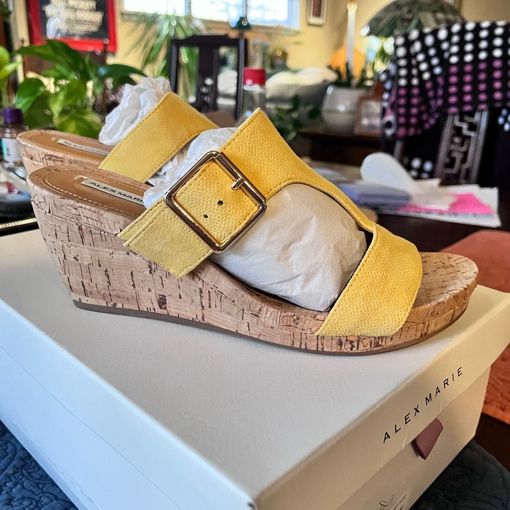Alex Marie White Shoe Box with Pink Ribbon